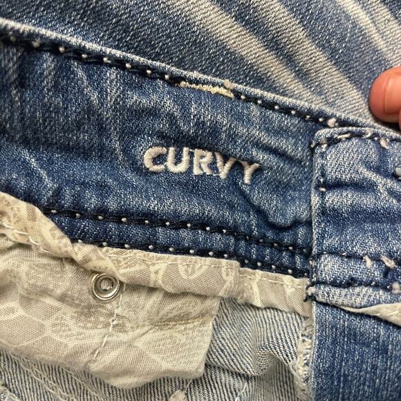 Vanity Premium Distressed Curvy Cropped Jeans Size 29 NWT - Picture 5 of 9